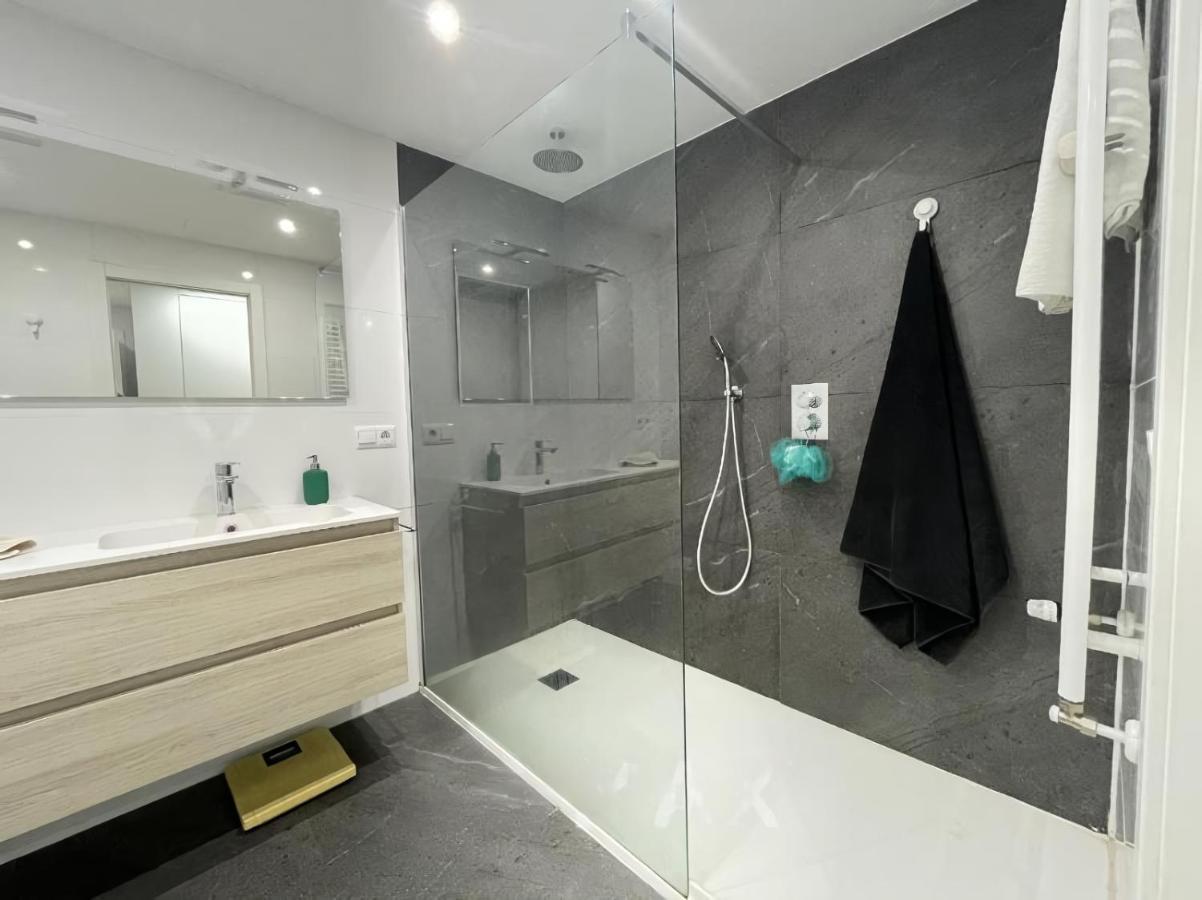 Amplio Y Moderno Piso De 4 Habitaciones Y Terraza Pontevedra Luaran gambar